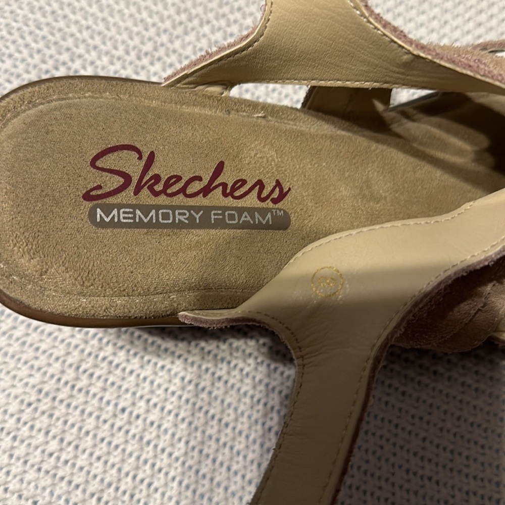 Sketchers memory foam tan suede wedges with Velcro strap size 8 - Picture 4 of 8